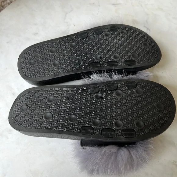 Fur flip-flops 💜. Size 6 - Picture 5 of 8
